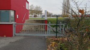 nicht durch das Tor, sondern nur drüber ...